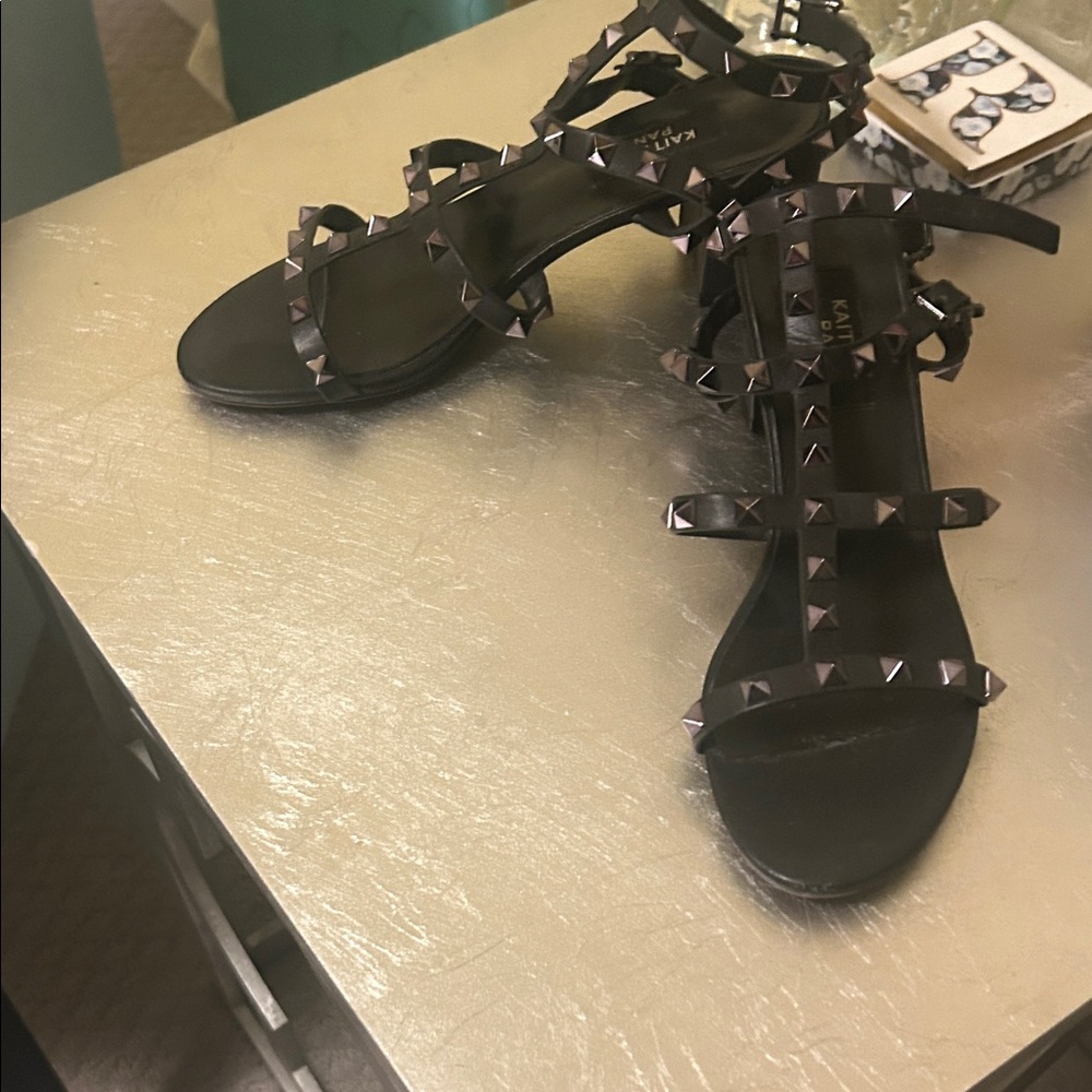 Kaitlyn Pan (Valentino look alike) black studded heels - Picture 4 of 5